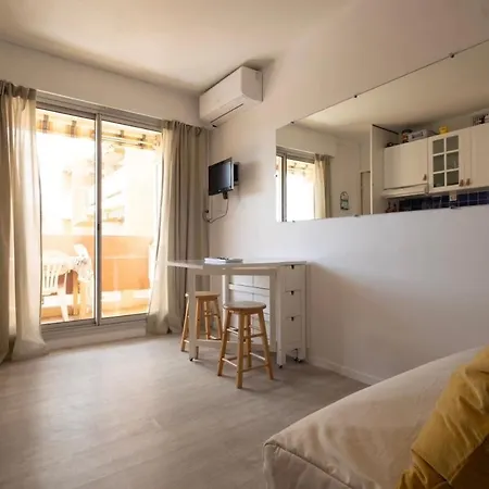 Apartment Les Rives De La Faviere Piscine Et Tennis Les Pieds Dans L'eau