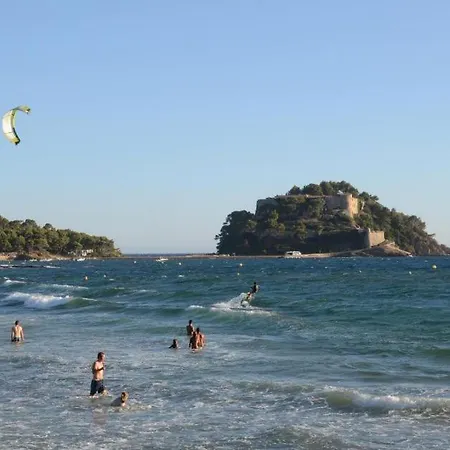 Les Rives De La Faviere Piscine Et Tennis Les Pieds Dans L'eau Apartment *